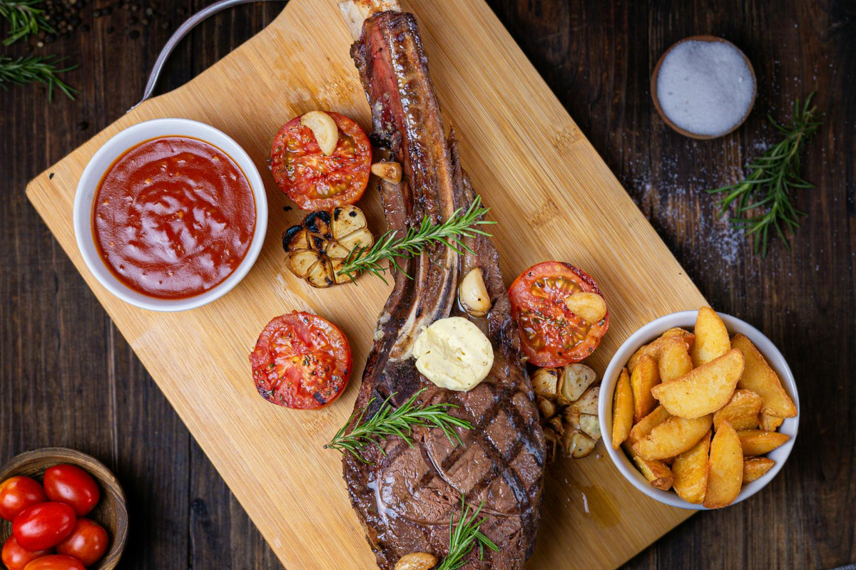 Cast Iron Beef Tomahawk